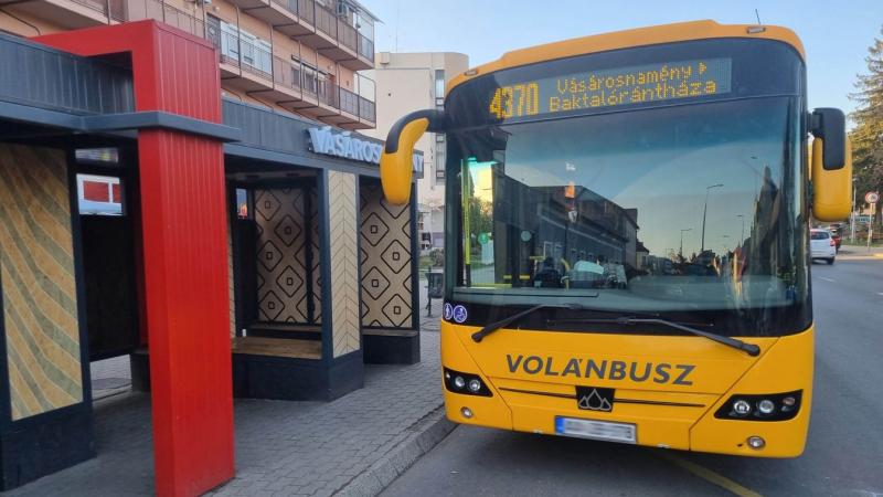 Busszal ütközött, majd elhajtott Vásárosnaményban (fotókkal) – egy különös baleset történt a városban. Az esemény részletei és a helyszínen készült fényképek mindent elmondanak a történtekről.