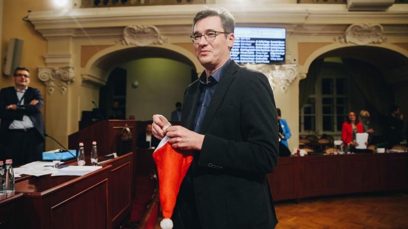 Karácsonyi meglepetések, birodalmi robotlábak és díjazott séták: a Kutyapárt ismét színre lép!