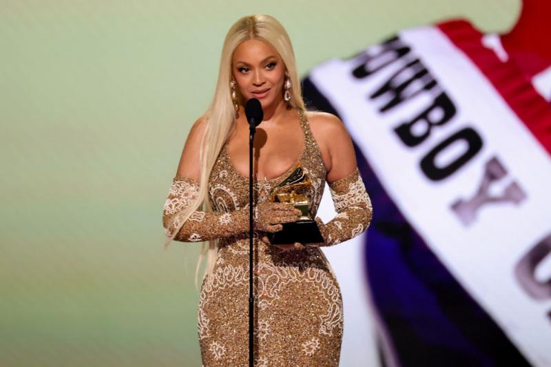 Sokan azt gondolták, hogy Beyoncét csodálják a Super Bowl színpadán, de a valóságban a 13 éves lánya lépett fel, meglepve ezzel a közönséget.