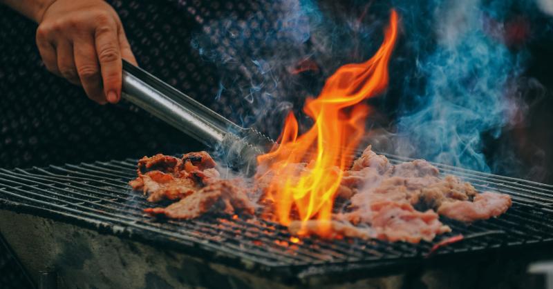 Szeretnéd feldobni a hétvégédet egy ízletes grillezéssel? Összegyűjtöttük neked a legjobb ajánlatokat, ahol most a legkedvezőbb áron beszerezheted a tarját és a grillkolbászt! Ne hagyd ki ezt a lehetőséget!