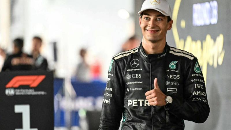 Russell lenyűgöző teljesítményt nyújtott a Szingapúri Nagydíjon, miközben a McLaren csapata már világbajnoki címet ünnepelhetett.