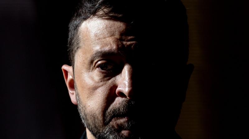 Zelenszkij nem fogadja el a kritikát, és jogi eszközökkel próbálja megcélozni politikai ellenfeleit.