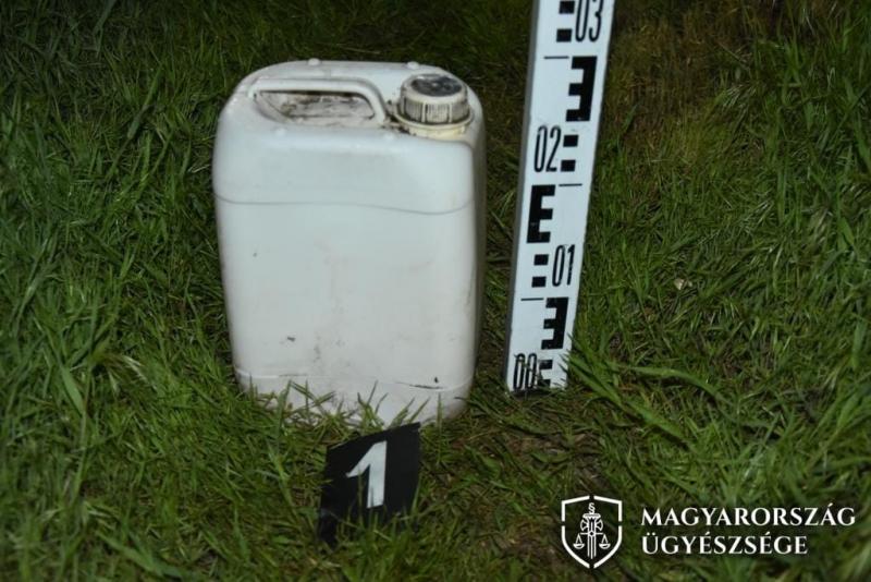 Egy román férfi Szabadszálláson, benzinnel lelocsolva, fel akarta gyújtani idős szállásadóját.