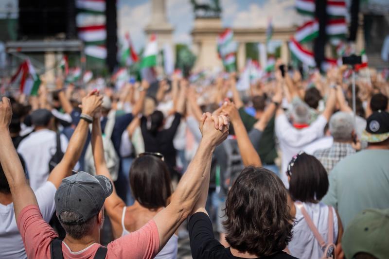 Lázár Jánoshoz köthető forrásból származó információk alapján egy lap nyilvánosságra hozta a tiszai adatszivárgás érintettjeit, részletezve azok nevét és munkahelyét.