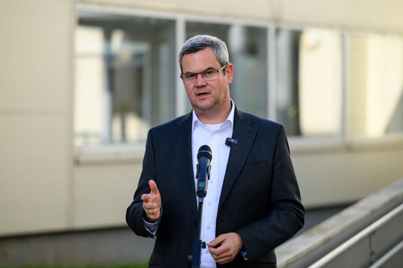 Takács Péter: A kormány új képalkotóeszköz-beszerzési programjának köszönhetően egyre rövidebbek a kórházi várólisták.