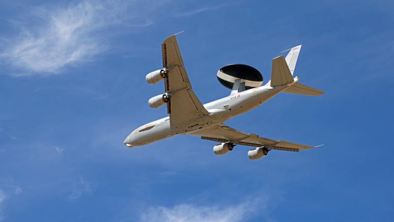 Amerika döntése következtében nehéz helyzetbe került a NATO: az AWACS program megbukott, új megoldásokra van szükség.